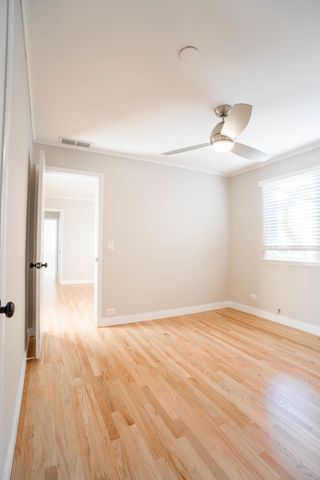 1392 W 52nd Place, La Grange Highlands, IL 60525