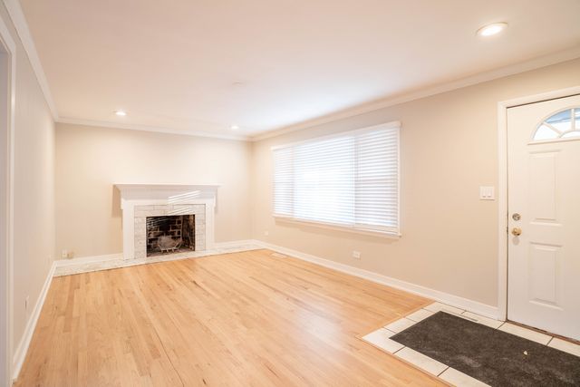 1392 W 52nd Place, La Grange Highlands, IL 60525