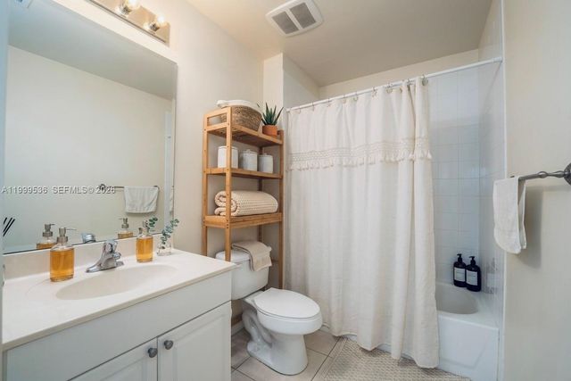 26 Royal Palm Way 304, Boca Raton, FL 33432