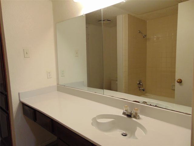 9611 Walnut Street 1303, Dallas, TX 75243