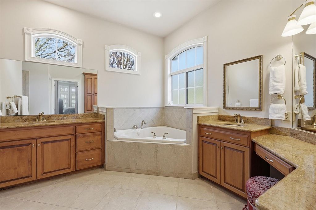 Image 17 of property listing at 14524 NW 41ST AVENUE, Newberry, FL 32669