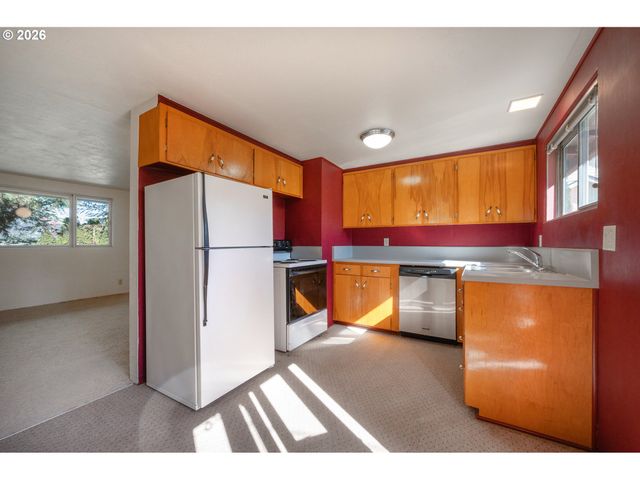 2525 FRIENDLY St, Eugene, OR 97405