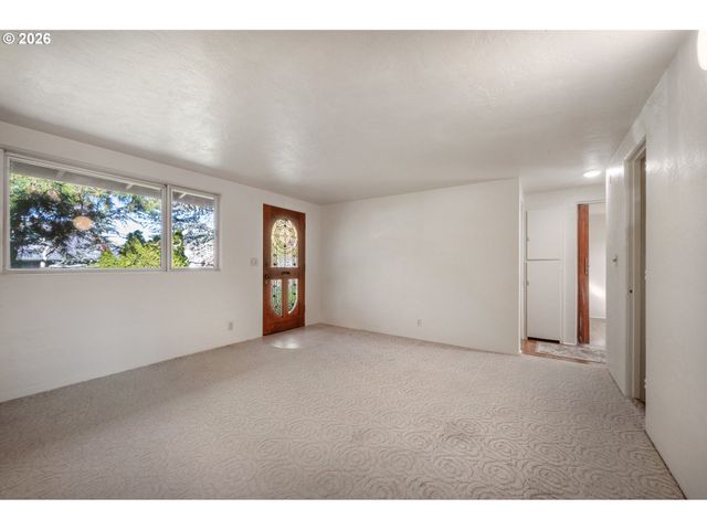 2525 FRIENDLY St, Eugene, OR 97405