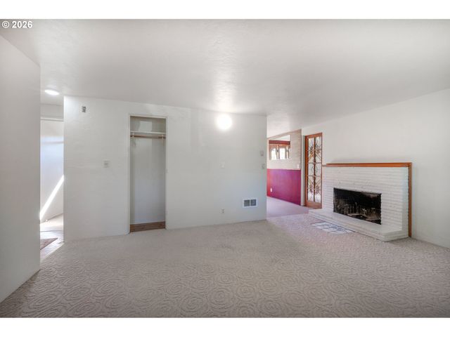 2525 FRIENDLY St, Eugene, OR 97405