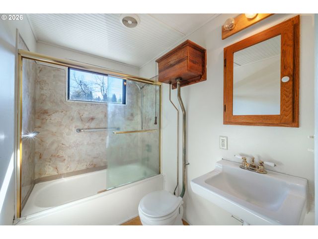 2525 FRIENDLY St, Eugene, OR 97405