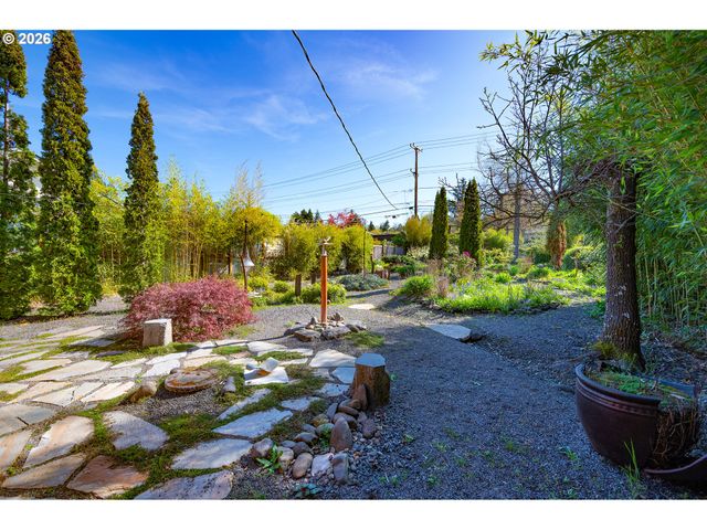 2525 FRIENDLY St, Eugene, OR 97405