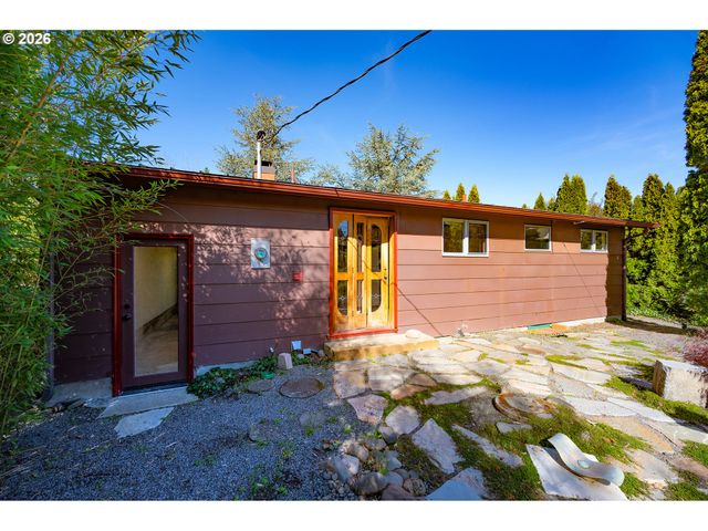 2525 FRIENDLY St, Eugene, OR 97405