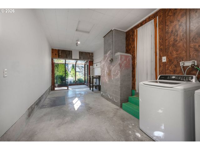 2525 FRIENDLY St, Eugene, OR 97405