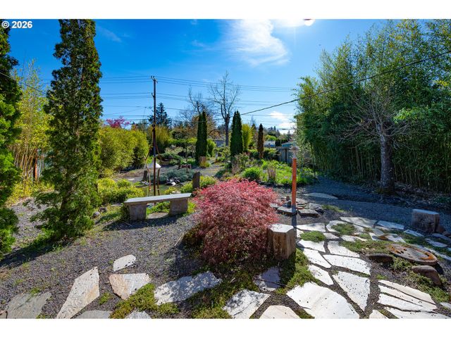 2525 FRIENDLY St, Eugene, OR 97405