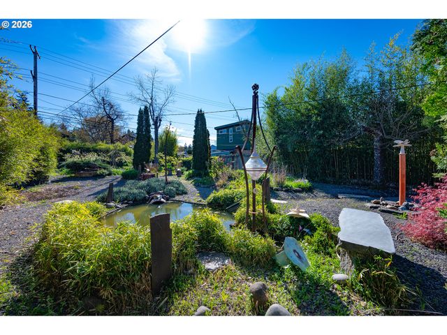 2525 FRIENDLY St, Eugene, OR 97405