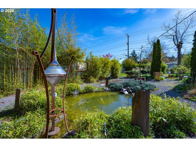 2525 FRIENDLY St, Eugene, OR 97405