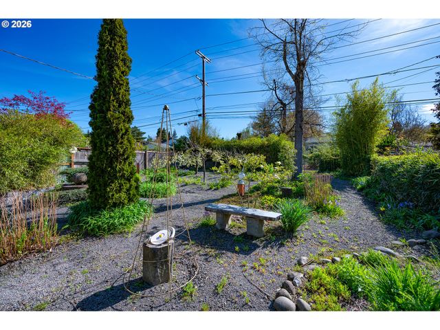 2525 FRIENDLY St, Eugene, OR 97405