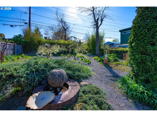 2525 FRIENDLY St, Eugene, OR 97405