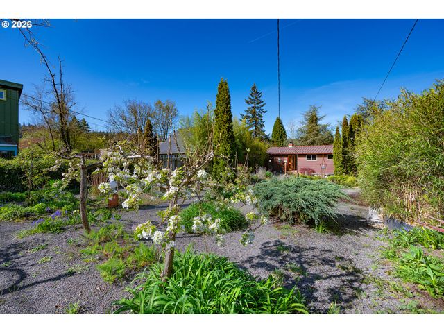2525 FRIENDLY St, Eugene, OR 97405