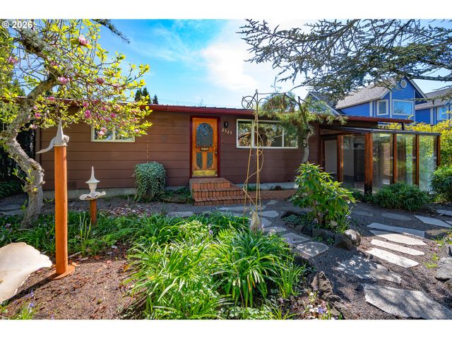 2525 FRIENDLY St, Eugene, OR 97405