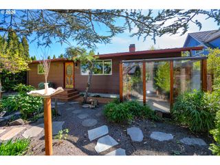 2525 FRIENDLY St, Eugene, OR 97405