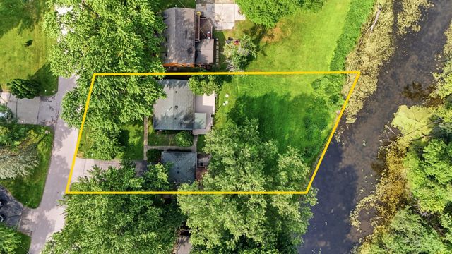2804 Russett Road, Mchenry, IL 60050