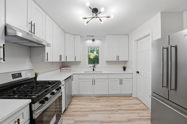 2804 Russett Road, Mchenry, IL 60050