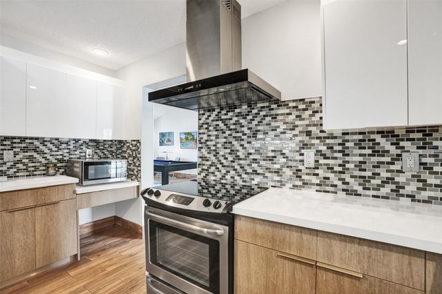 19321 NW 10th Street, Pembroke Pines, FL 33029