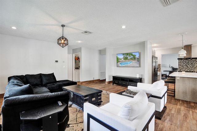 19321 NW 10th Street, Pembroke Pines, FL 33029