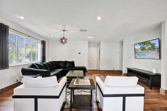 19321 NW 10th Street, Pembroke Pines, FL 33029