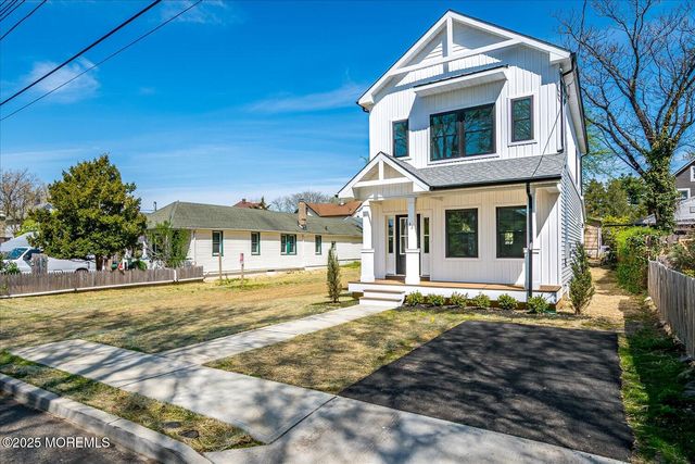 32 Earl Street, Red Bank, NJ 07701