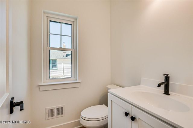 32 Earl Street, Red Bank, NJ 07701