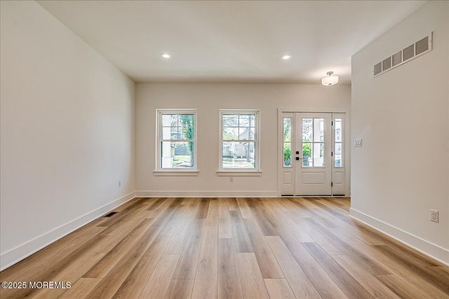 32 Earl Street, Red Bank, NJ 07701