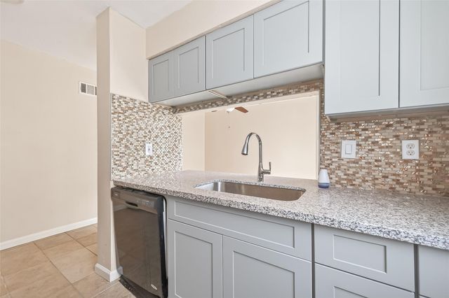 9350 Country Creek Dr 1, Houston, TX 77036