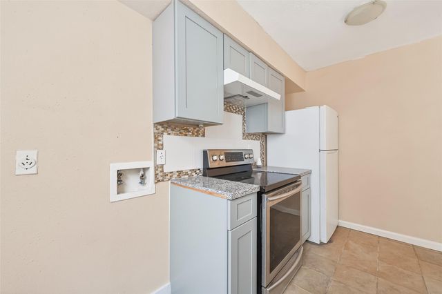 9350 Country Creek Dr 1, Houston, TX 77036