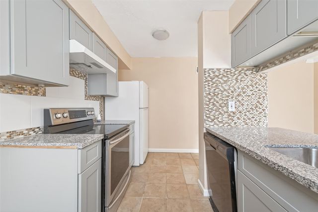 9350 Country Creek Dr 1, Houston, TX 77036