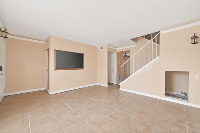 9350 Country Creek Dr 1, Houston, TX 77036