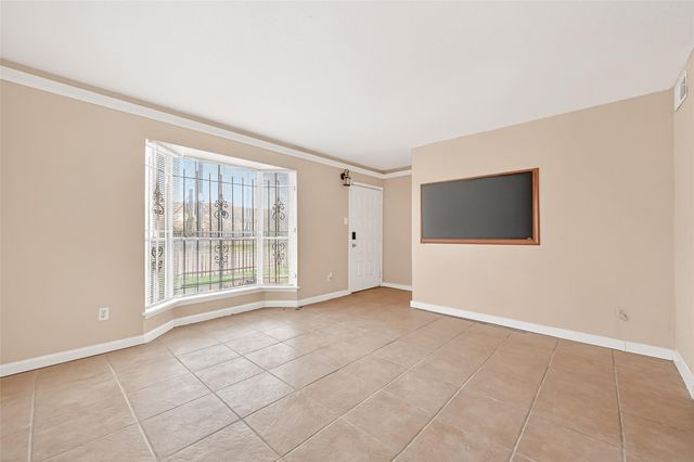 9350 Country Creek Dr 1, Houston, TX 77036