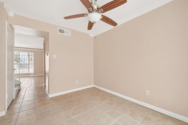 9350 Country Creek Dr 1, Houston, TX 77036