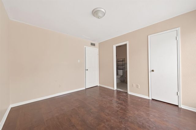 9350 Country Creek Dr 1, Houston, TX 77036