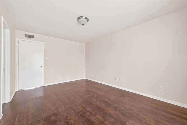 9350 Country Creek Dr 1, Houston, TX 77036