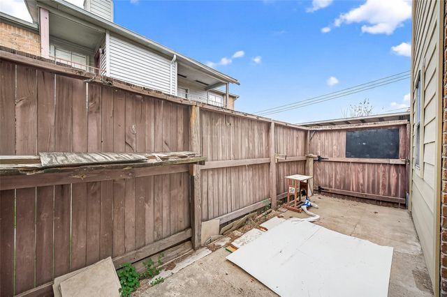 9350 Country Creek Dr 1, Houston, TX 77036