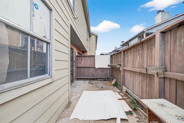 9350 Country Creek Dr 1, Houston, TX 77036