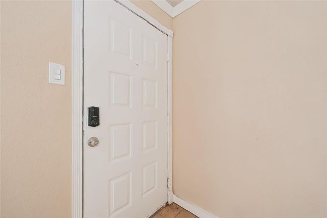 9350 Country Creek Dr 1, Houston, TX 77036