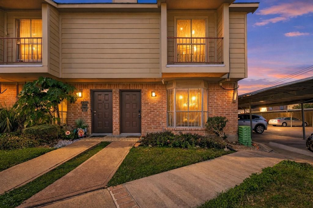 9350 Country Creek Dr 1, Houston, TX 77036