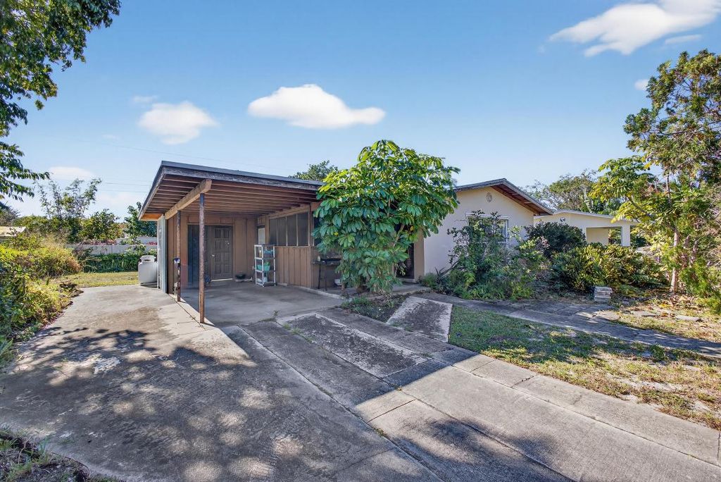 1212 Chickasaw Street, Jupiter, FL 33458