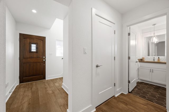 223 Honey Creek CT 12, Austin, TX 78738