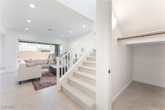 5912 Topaz Ledge Court, Las Vegas, NV 89131