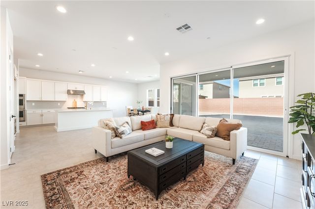 5912 Topaz Ledge Court, Las Vegas, NV 89131