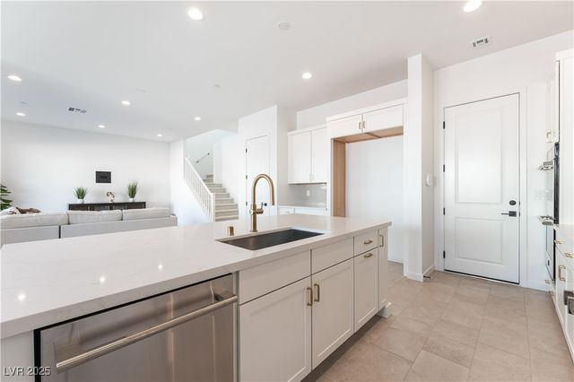 5912 Topaz Ledge Court, Las Vegas, NV 89131