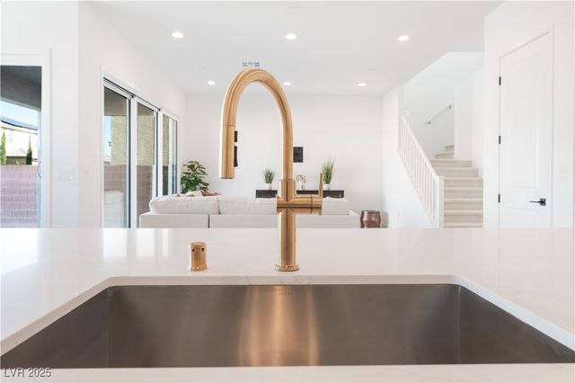 5912 Topaz Ledge Court, Las Vegas, NV 89131