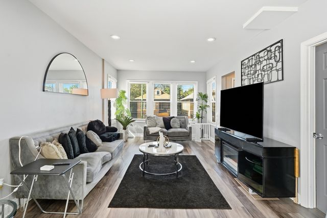 9345 S Harper Avenue, Chicago, IL 60619