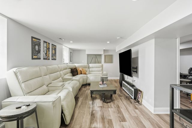 9345 S Harper Avenue, Chicago, IL 60619