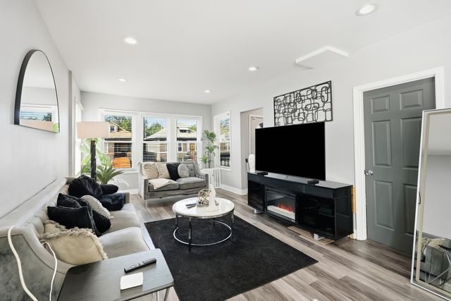 9345 S Harper Avenue, Chicago, IL 60619