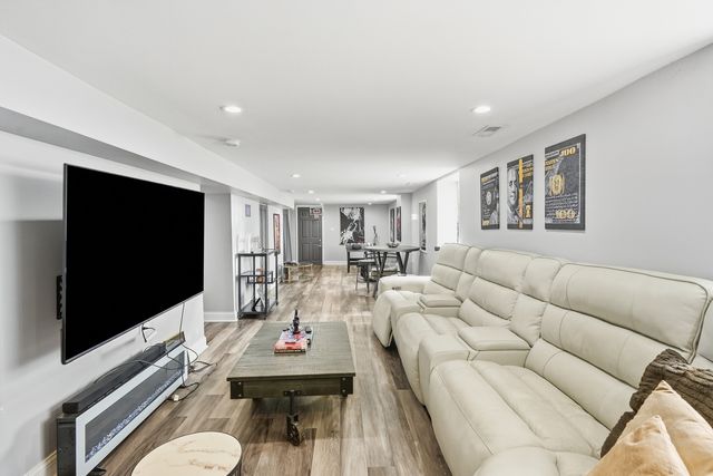 9345 S Harper Avenue, Chicago, IL 60619